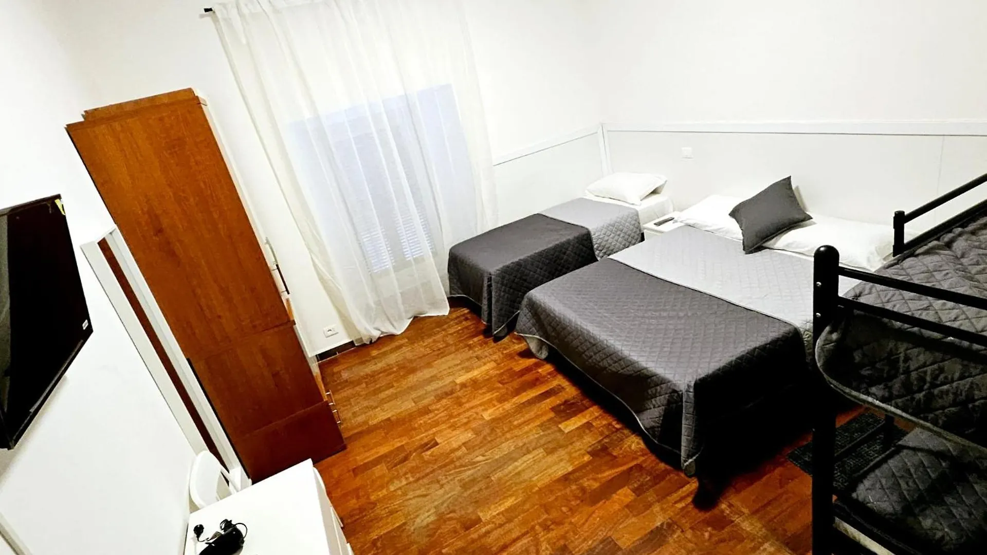 Roma Comfort Inn 0*, Rome Italy