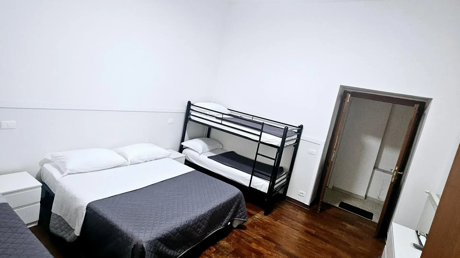 ゲストハウス Roma Comfort Inn