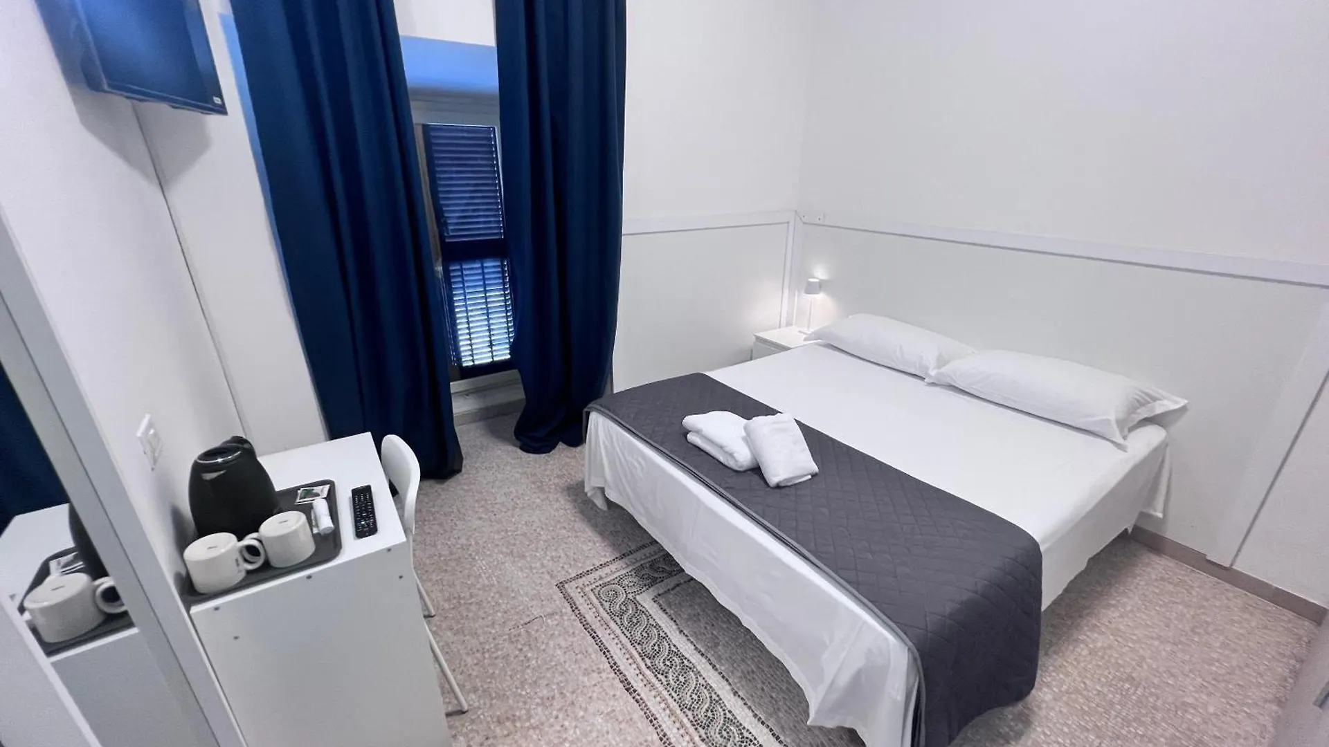 Roma Comfort Inn 0*, ローマ イタリア