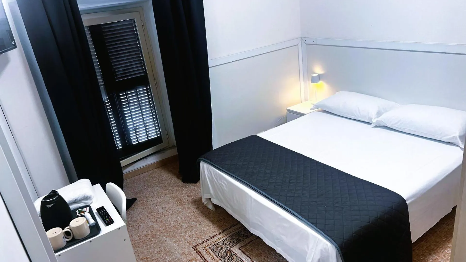 Roma Comfort Inn 0*, ローマ